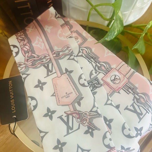 NWT Louis Vuitton Monogram BB Bandeau Pink White Gray 100% Silk Scarf 3x47” - Picture 7 of 7